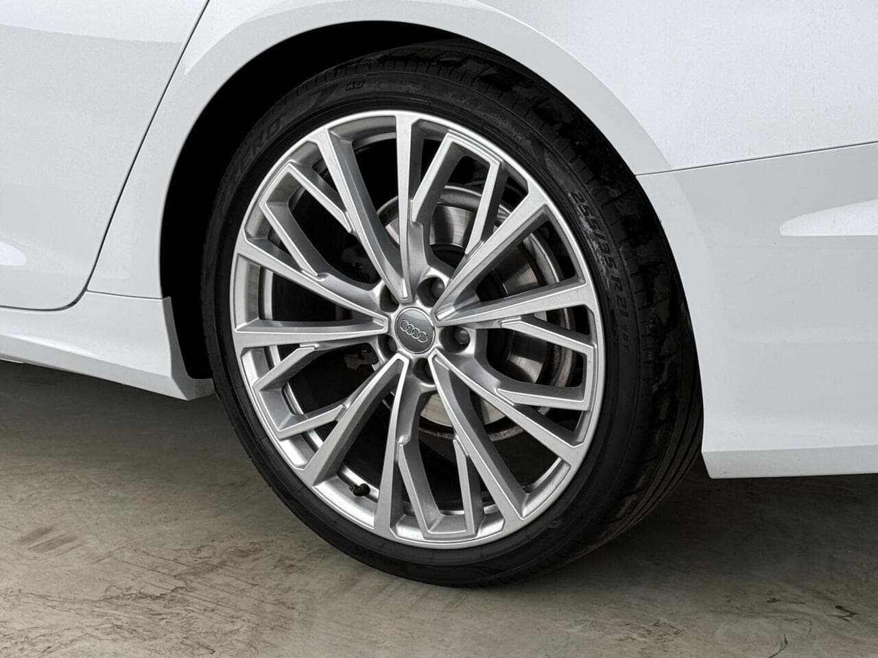 Audi A6 Avant thumbnail Wheel