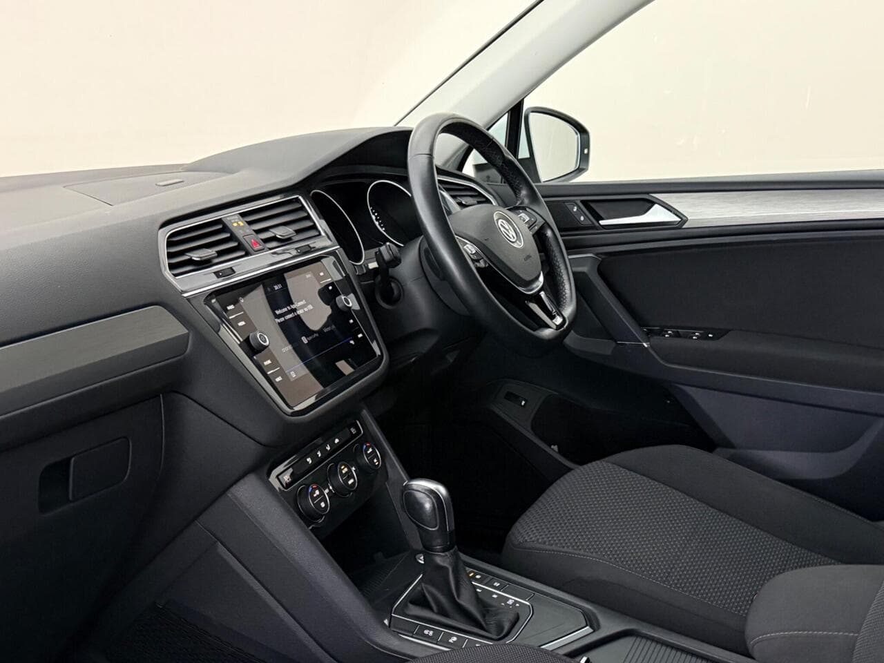Volkswagen Tiguan Allspace thumbnail Interior Front