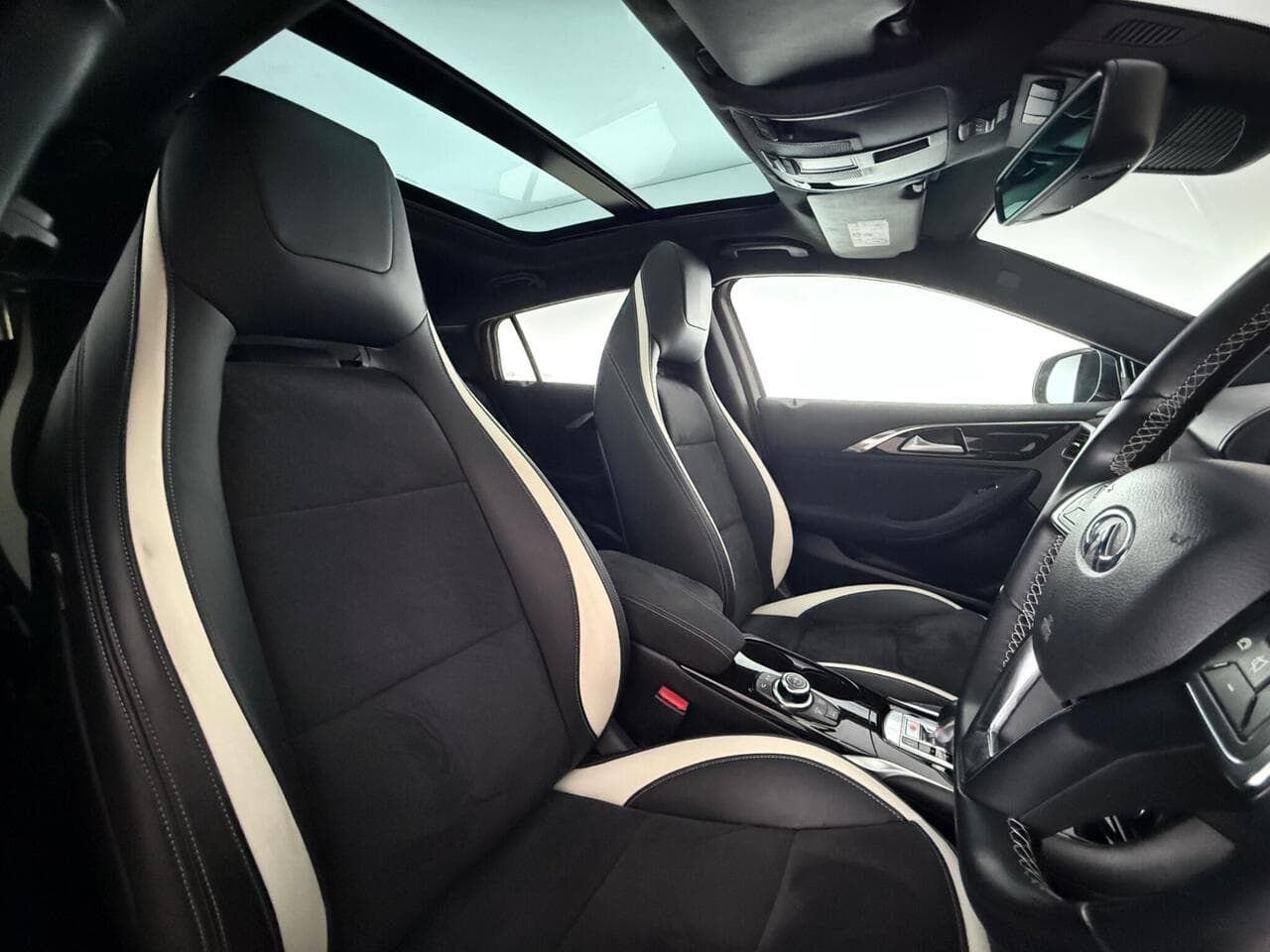 Infiniti Q30 thumbnail Seat Driver