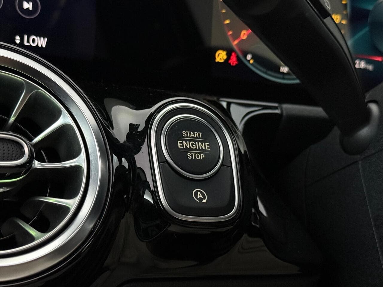 Mercedes-Benz GLA thumbnail Misc Controls