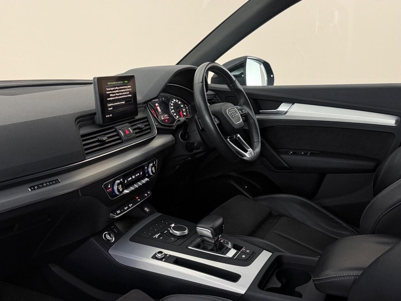 Audi Q5 thumbnail Interior Front