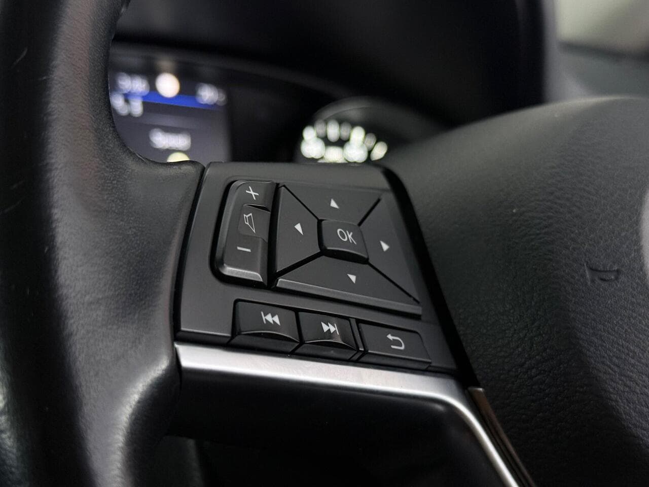 Nissan X-Trail thumbnail Misc Controls