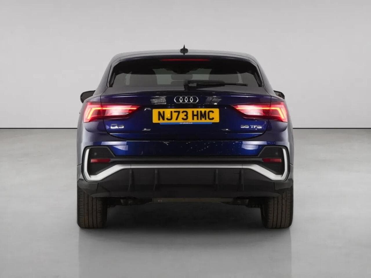 Audi Q3 thumbnail Rear