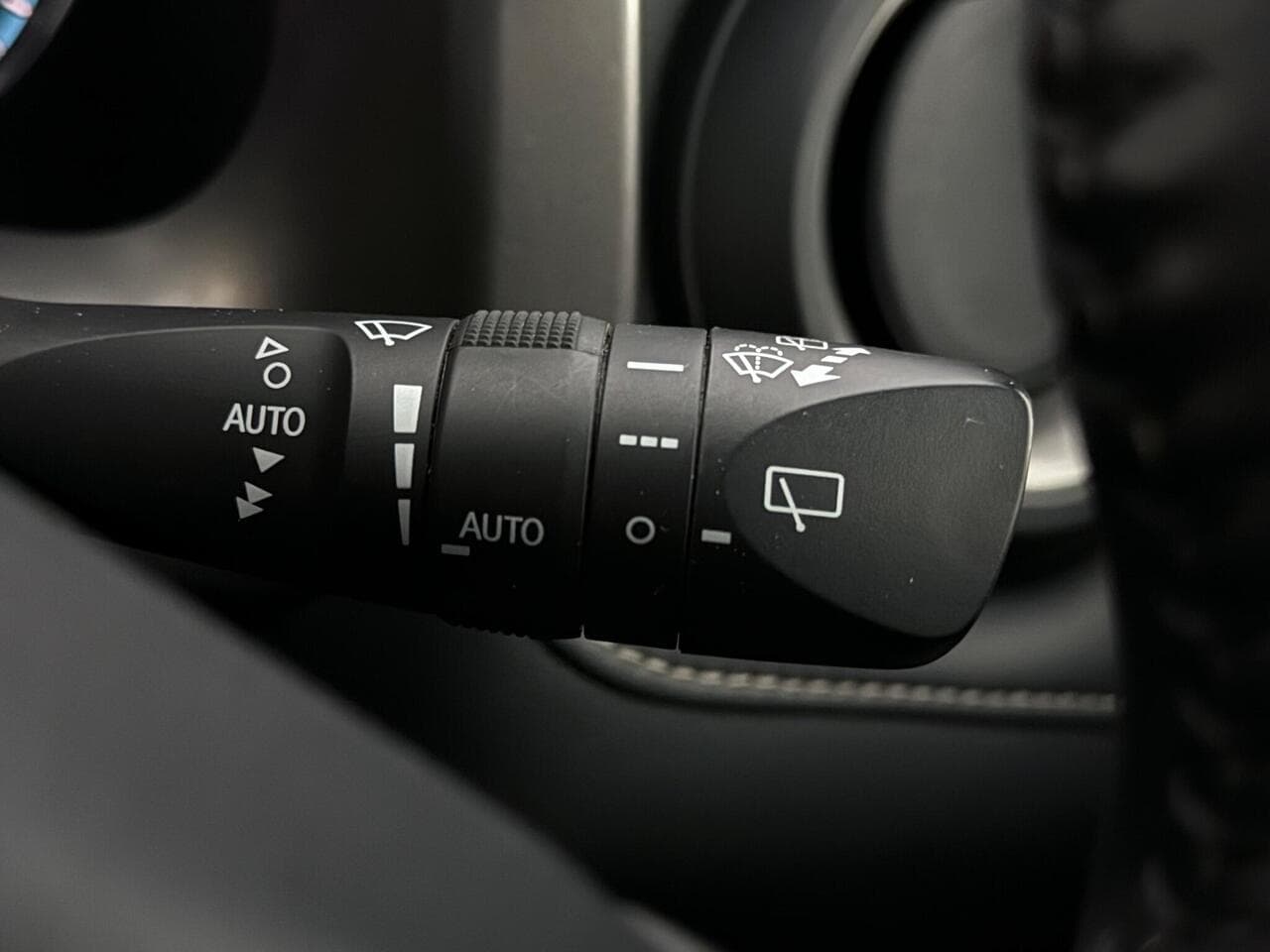 Toyota RAV4 thumbnail Misc Controls