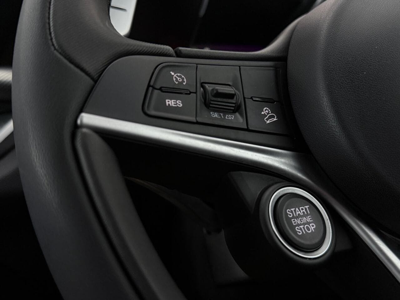 Alfa Romeo Stelvio thumbnail Misc Controls