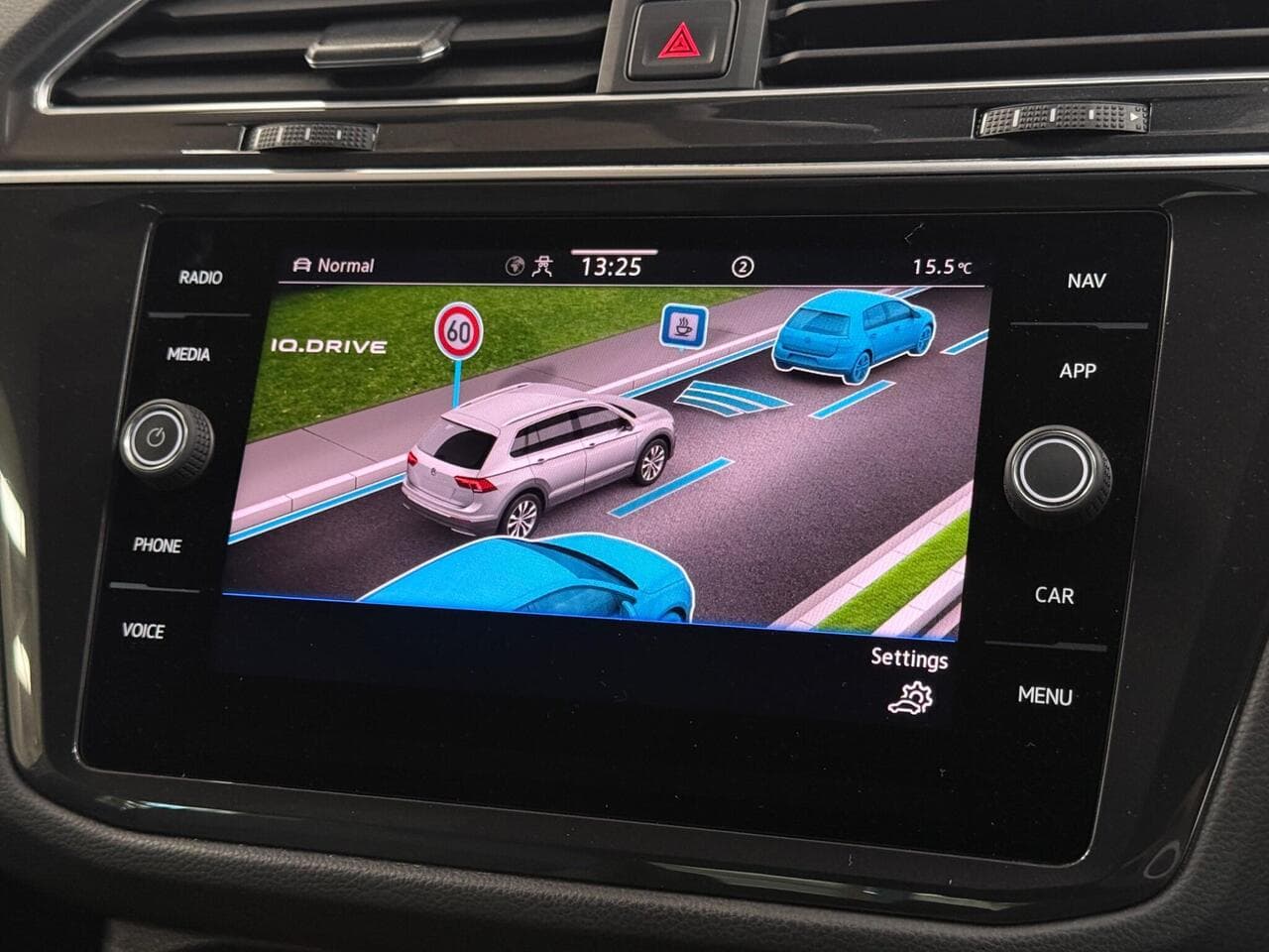 Volkswagen Tiguan thumbnail Infotainment System