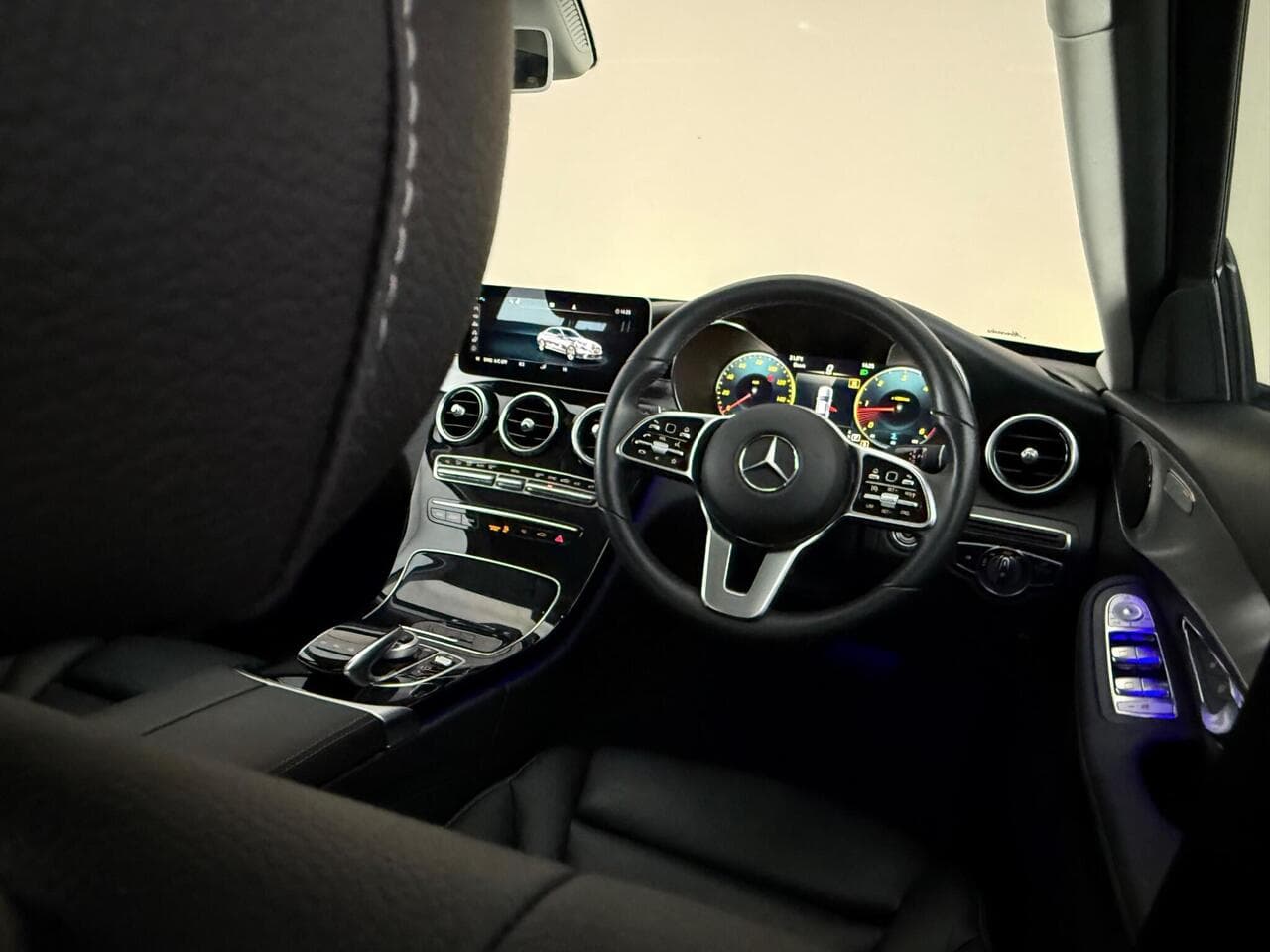 Mercedes-Benz C Class thumbnail Interior Front