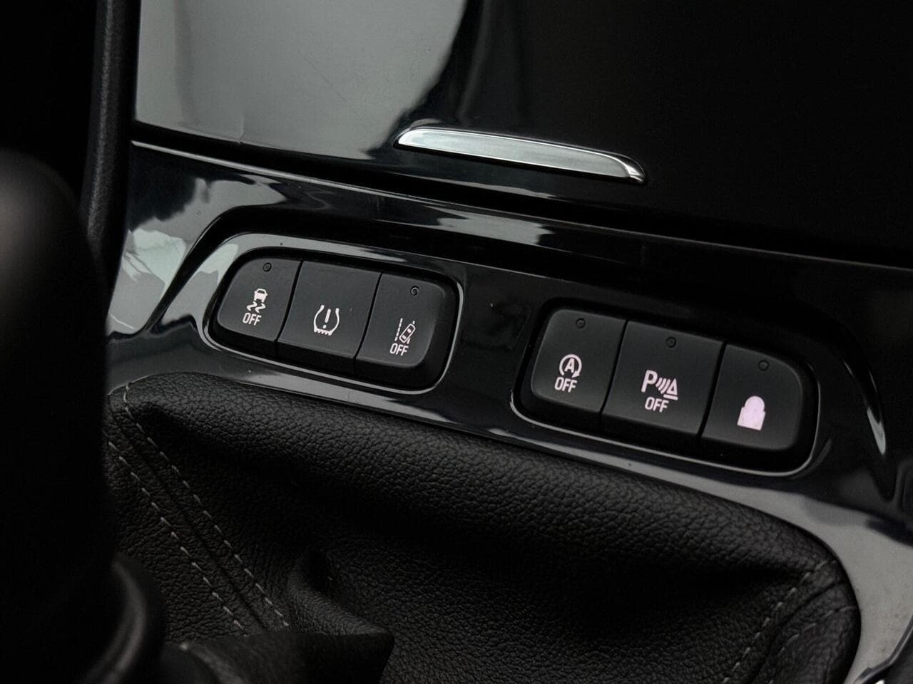 Vauxhall Grandland X thumbnail Misc Controls