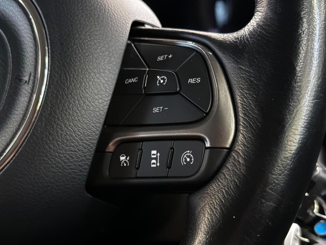 Jeep Renegade thumbnail Misc Controls