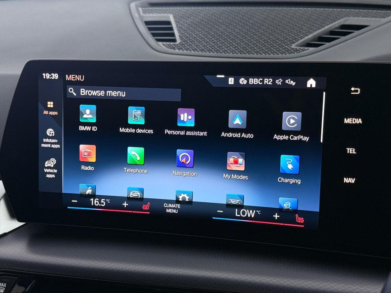 BMW iX1 thumbnail Infotainment System