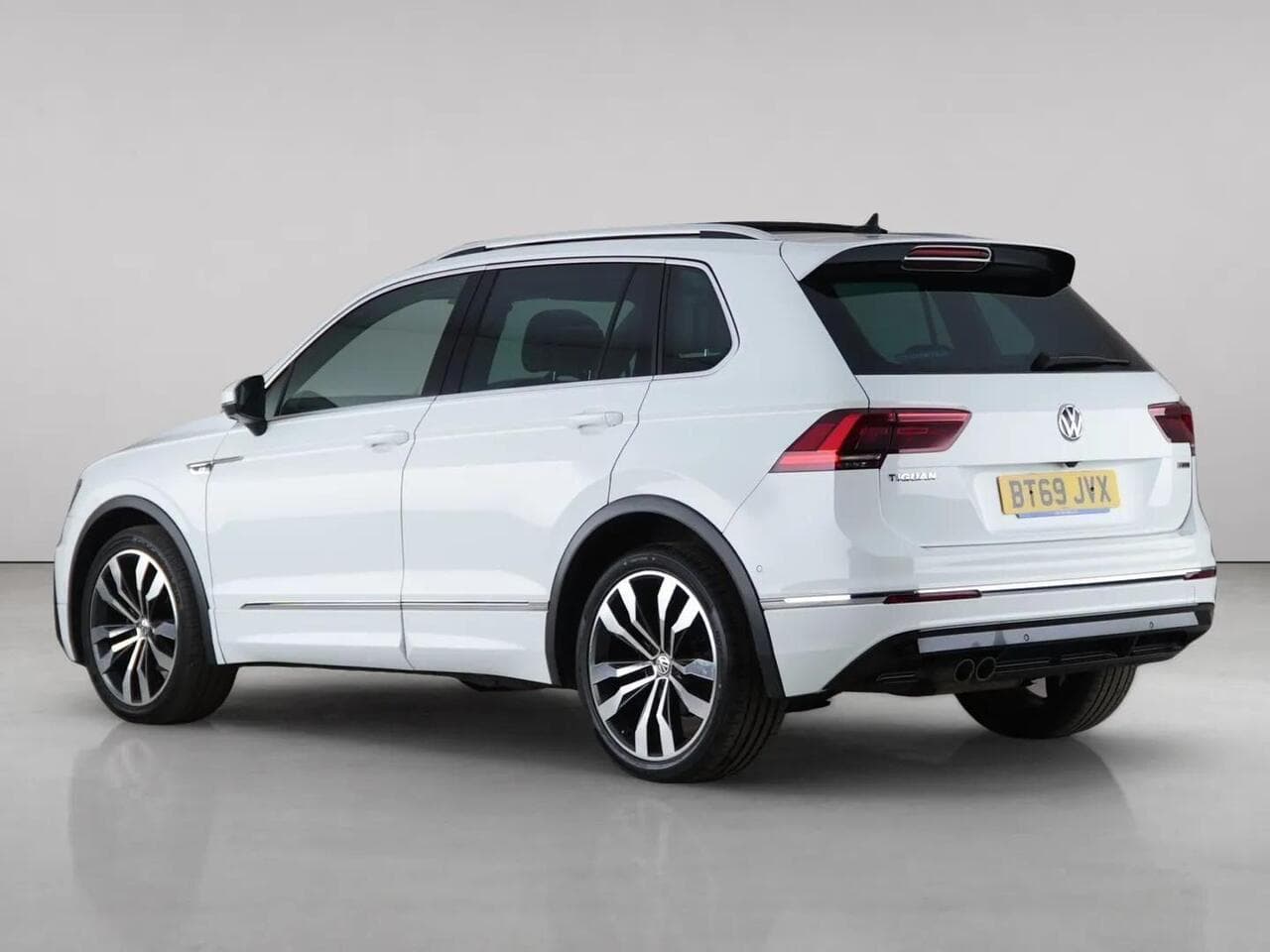 Volkswagen Tiguan thumbnail Rear Left