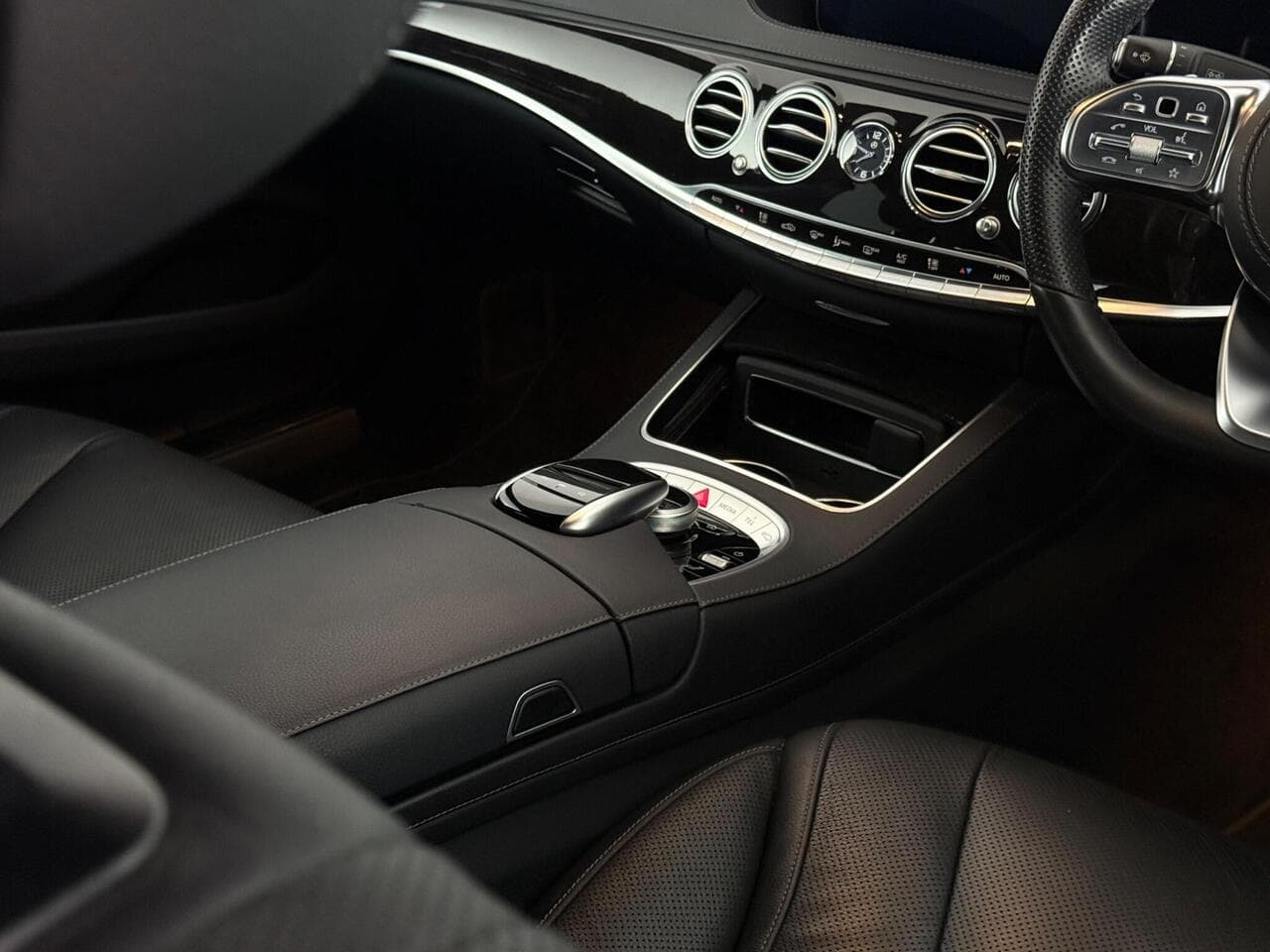 Mercedes-Benz S Class thumbnail Interior Front