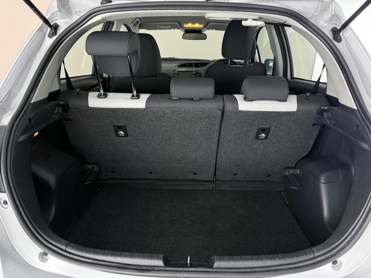 Toyota Yaris thumbnail Boot