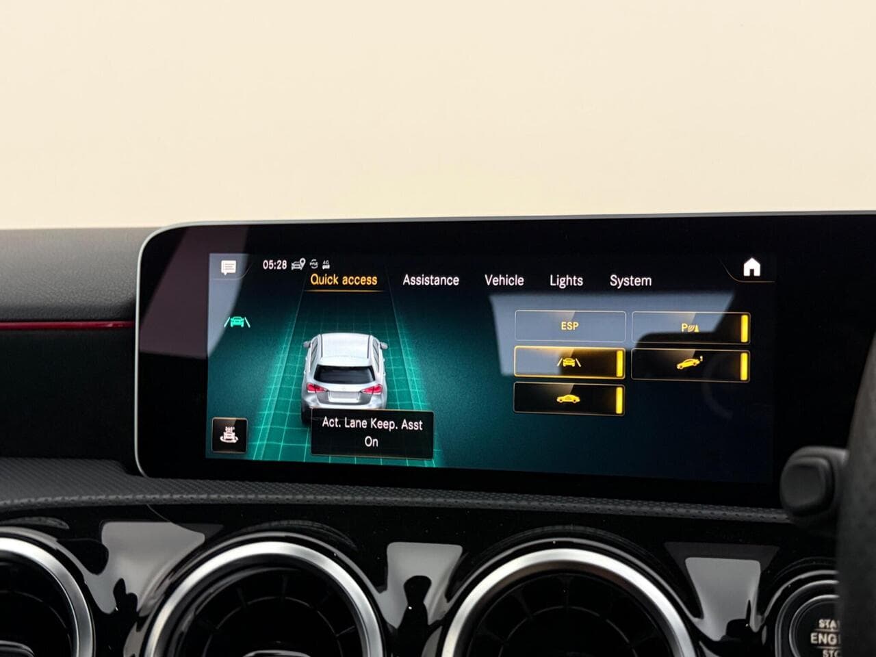 Mercedes-Benz A Class thumbnail Infotainment System