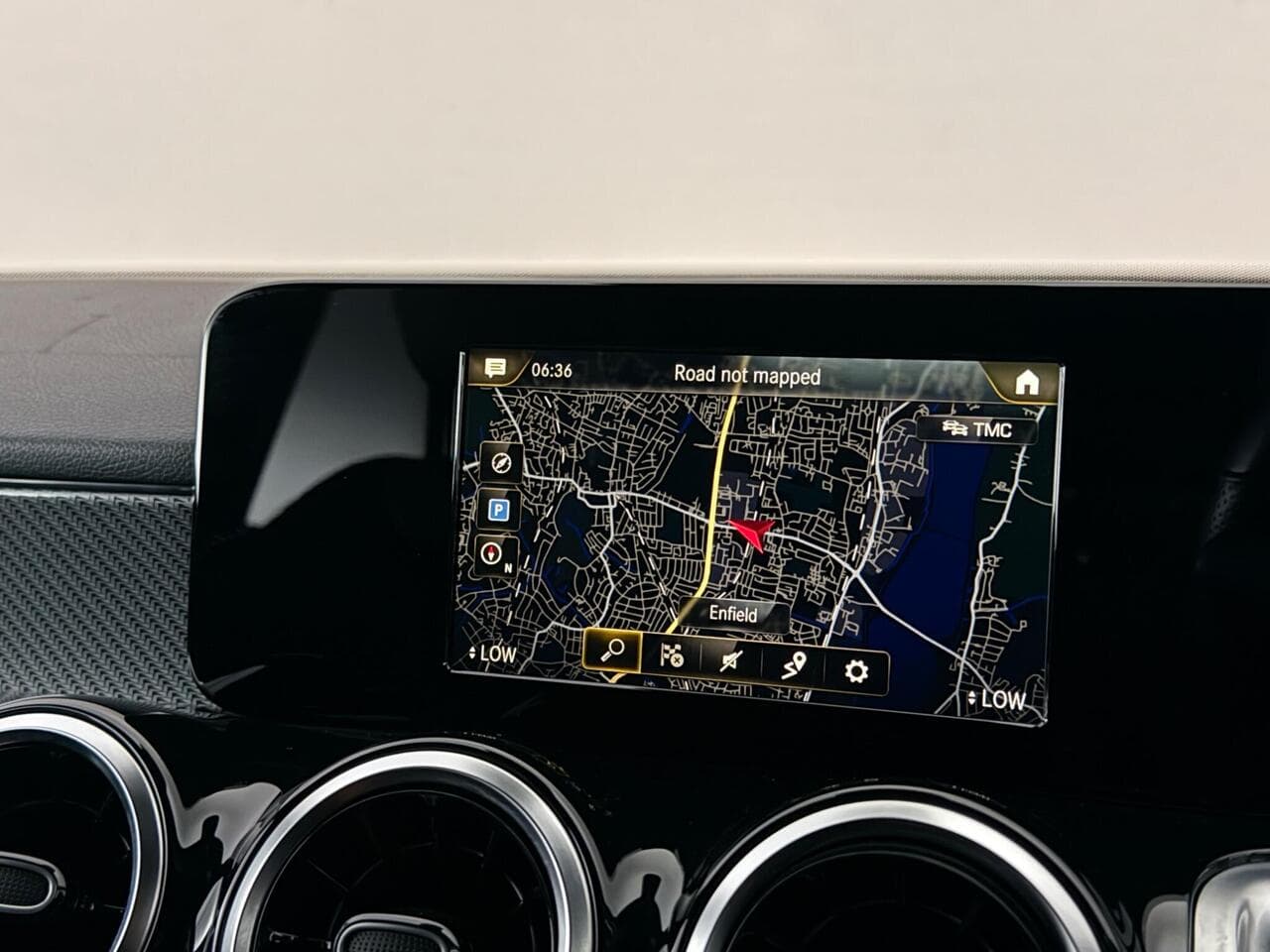 Mercedes-Benz GLB thumbnail Infotainment System