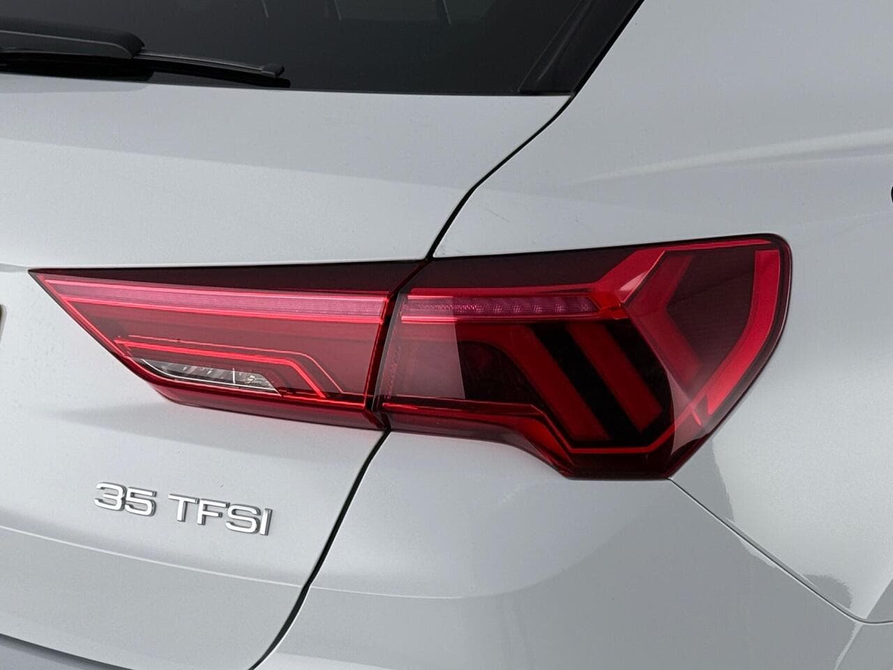 Audi Q3 thumbnail Lights Rear