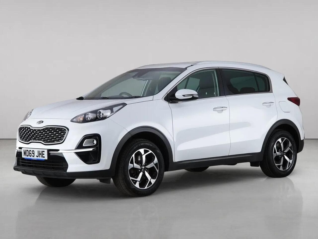 Kia Sportage thumbnail Front Left