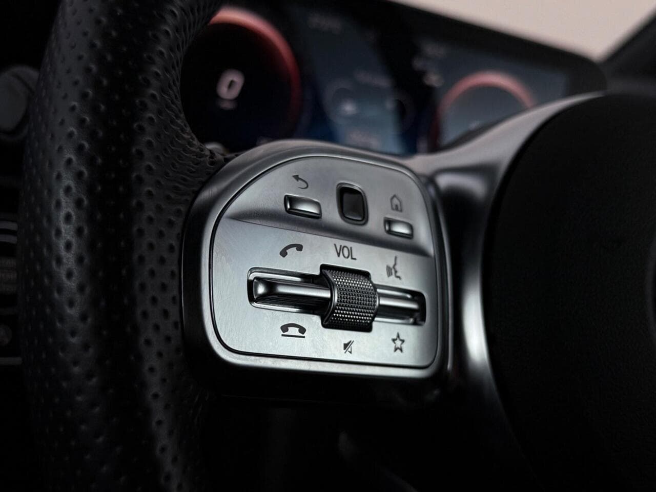 Mercedes-Benz A Class thumbnail Misc Controls