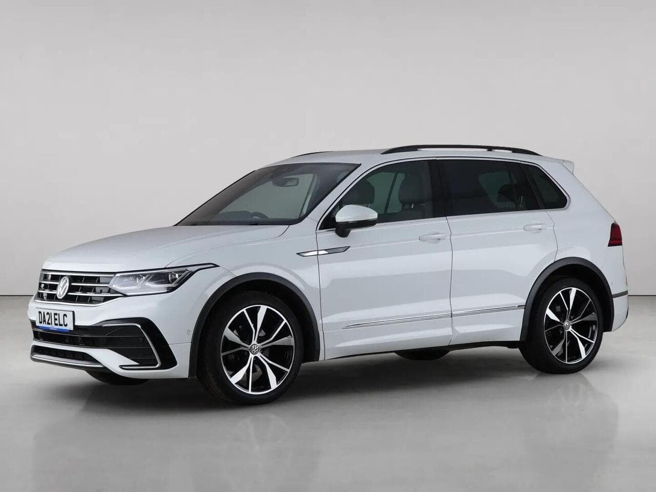 Volkswagen Tiguan thumbnail Front Left