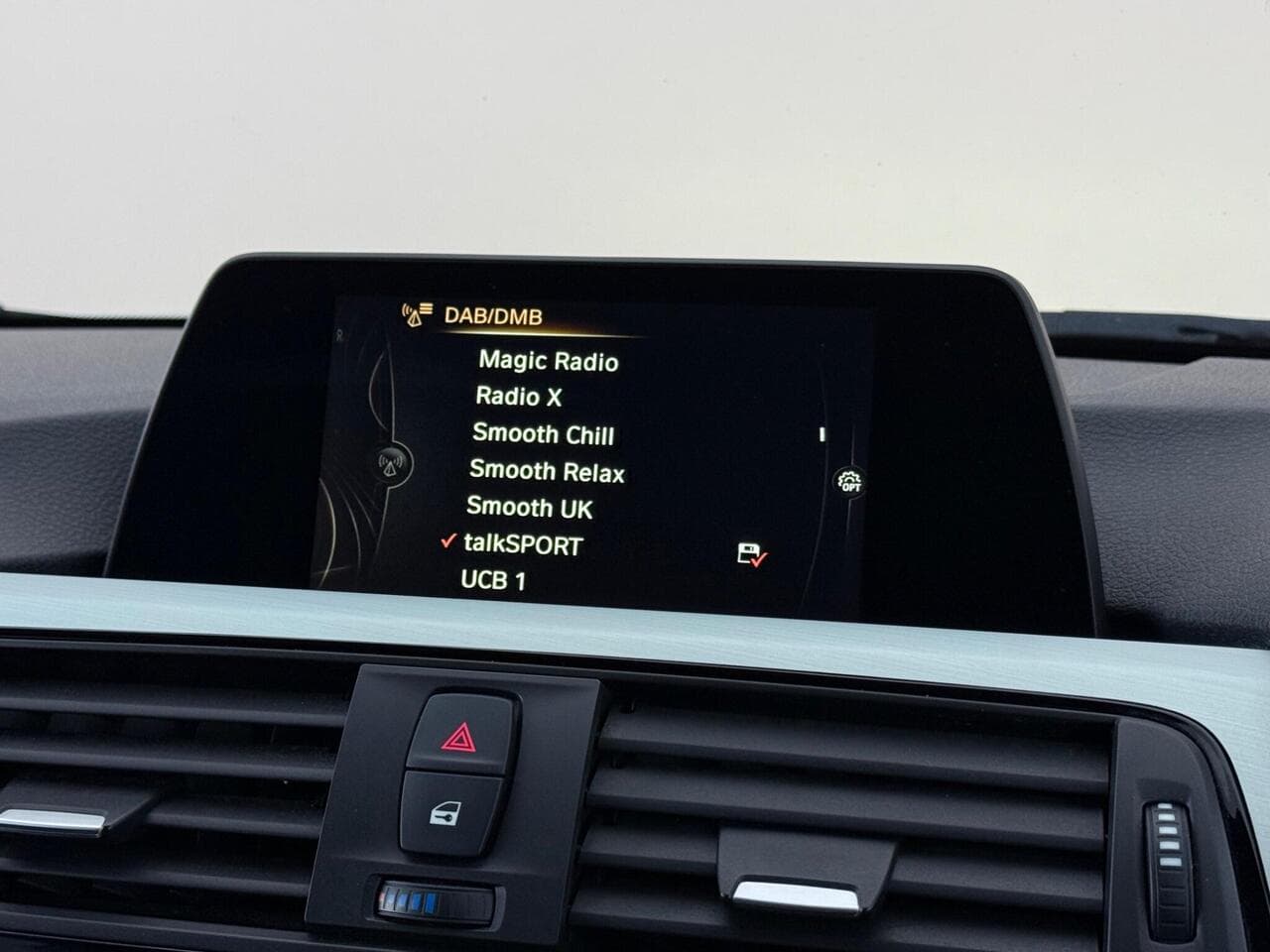 BMW 3 Series thumbnail Infotainment System