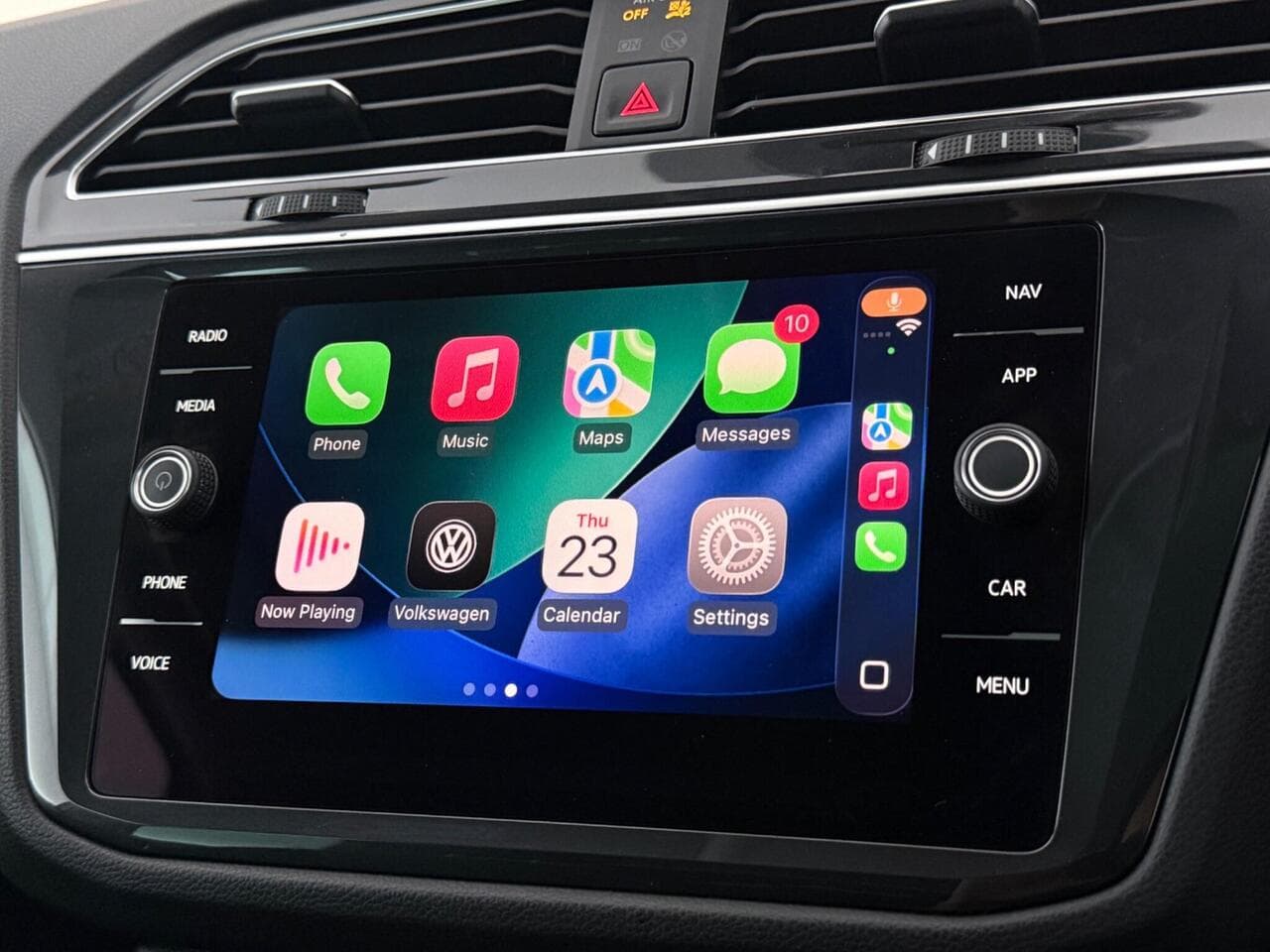 Volkswagen Tiguan thumbnail Infotainment System