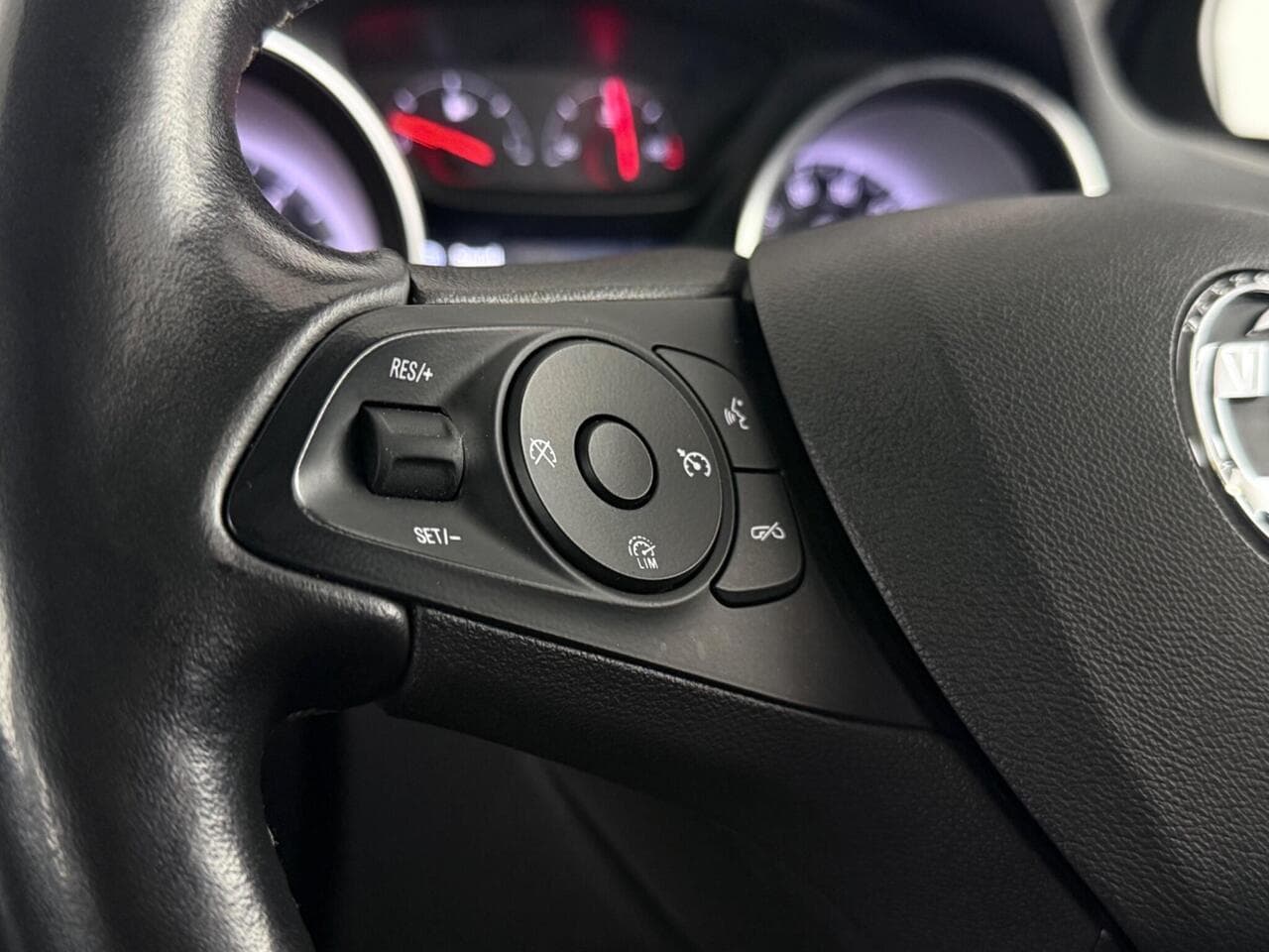 Vauxhall Astra thumbnail Misc Controls