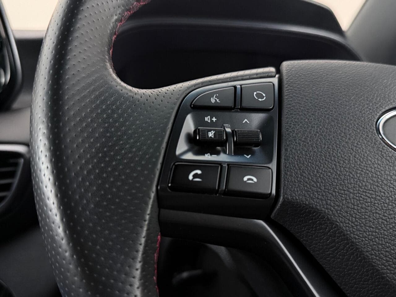 Hyundai TUCSON thumbnail Misc Controls