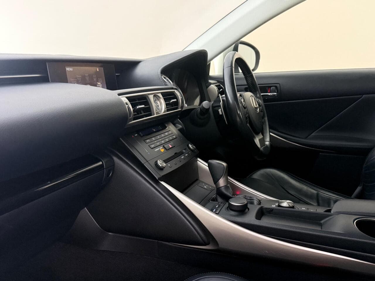Lexus IS thumbnail Interior Front