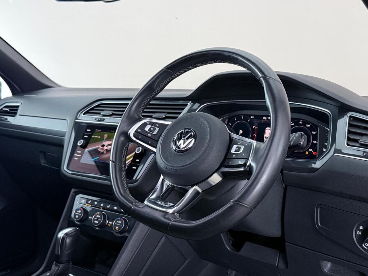 Volkswagen Tiguan Allspace thumbnail Interior Front