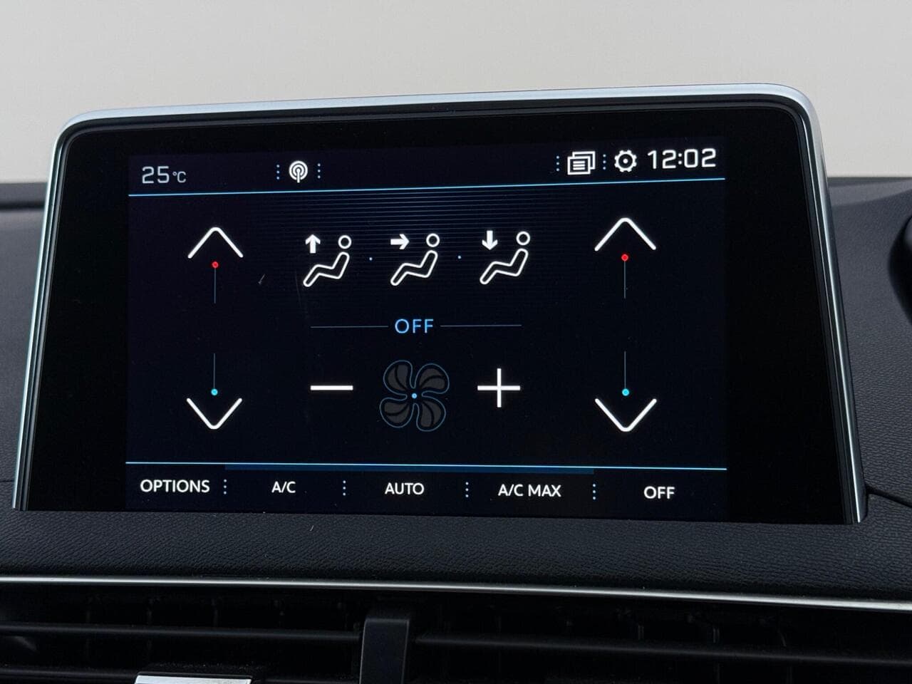 Peugeot 5008 thumbnail Infotainment System