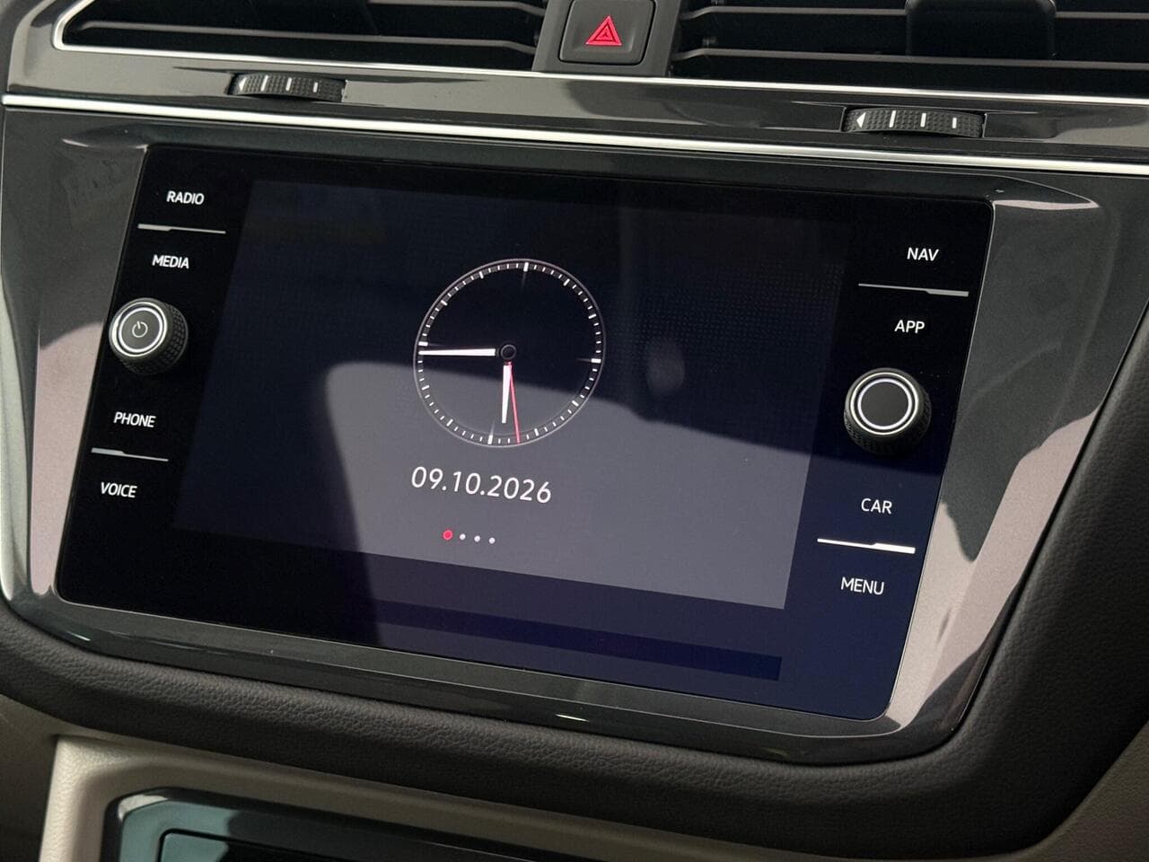 Volkswagen Tiguan thumbnail Infotainment System