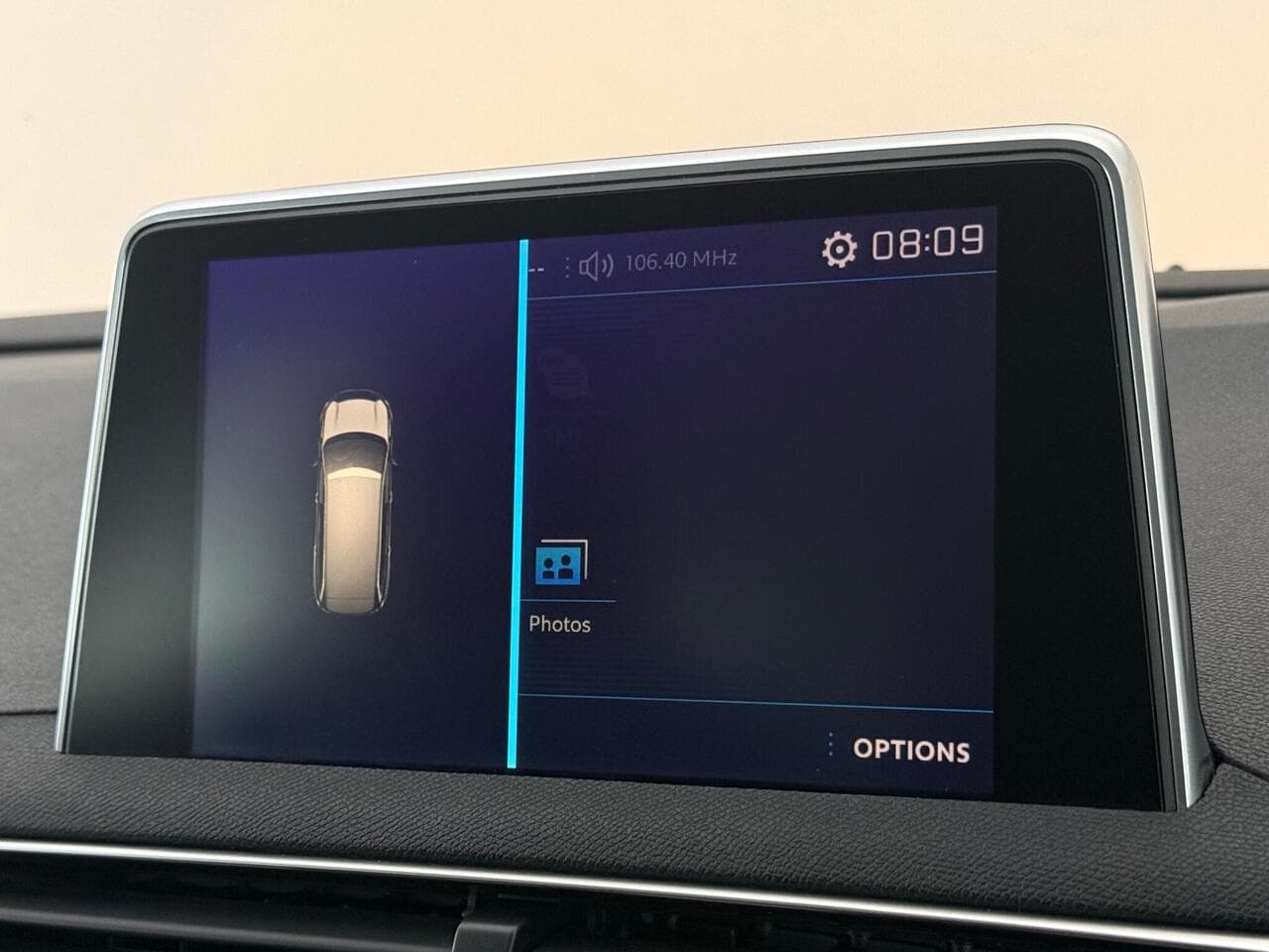 Peugeot 5008 thumbnail Infotainment System