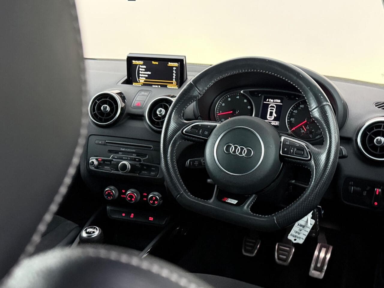 Audi A1 thumbnail Interior Front