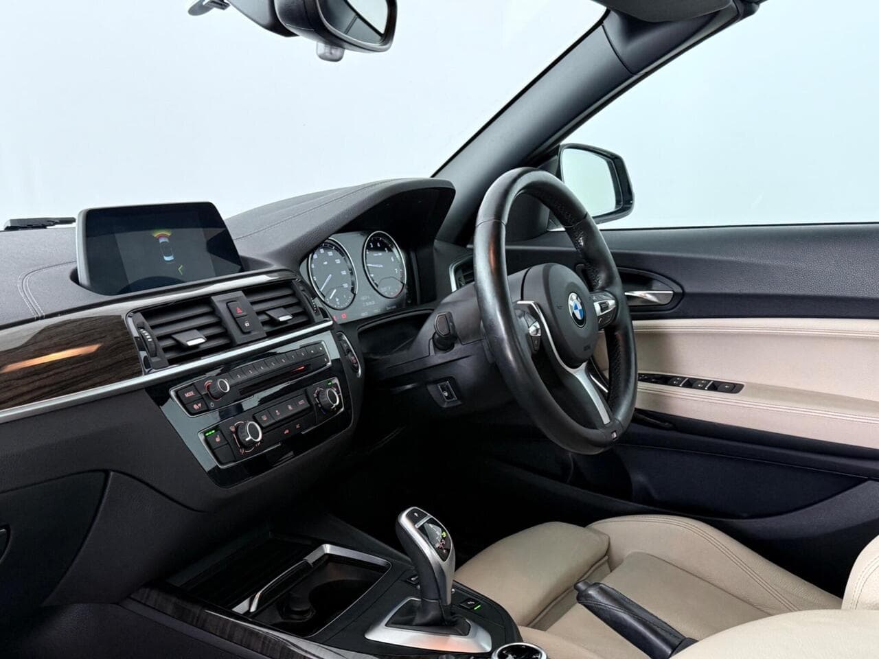 BMW 2 Series thumbnail Interior Front