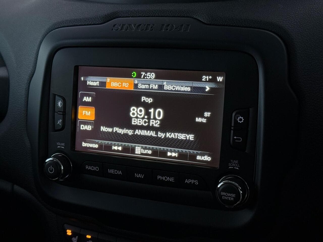 Jeep Renegade thumbnail Infotainment System
