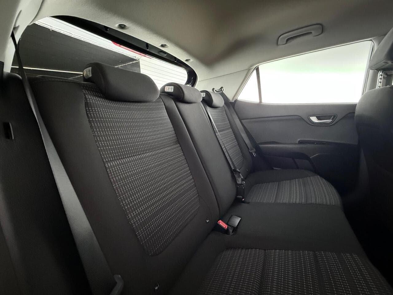 Kia Stonic thumbnail Seats Rear