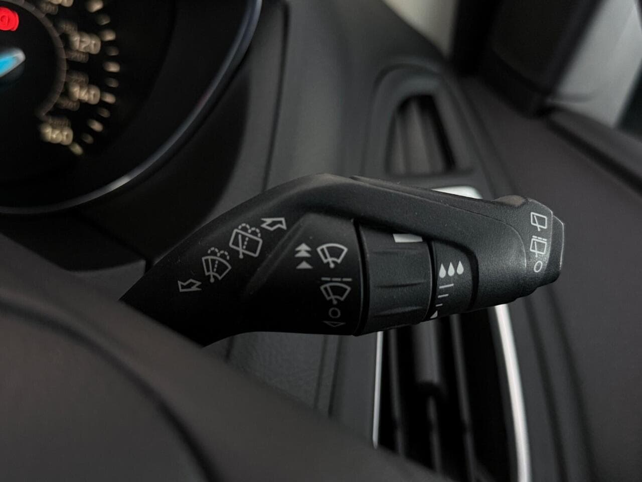 Ford Focus thumbnail Misc Controls