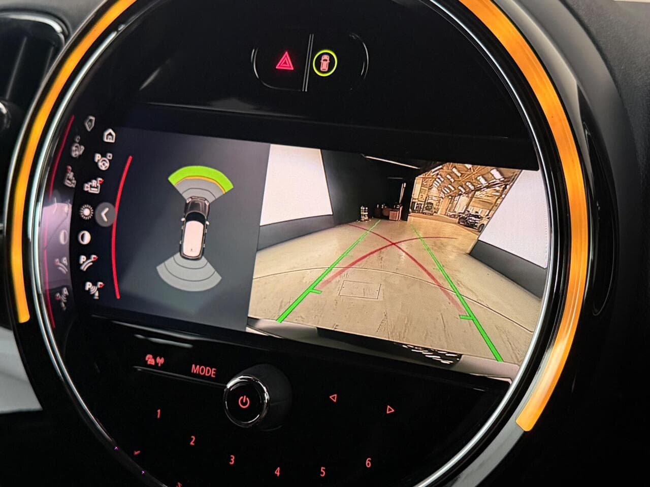 MINI Countryman thumbnail Infotainment System