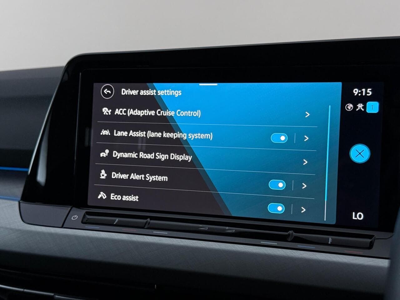 Volkswagen Golf thumbnail Infotainment System