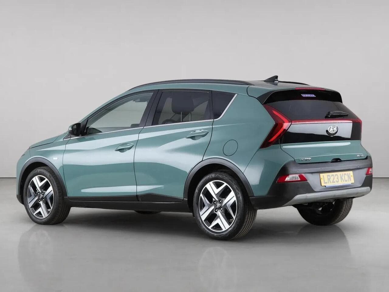 Hyundai BAYON thumbnail Rear Left