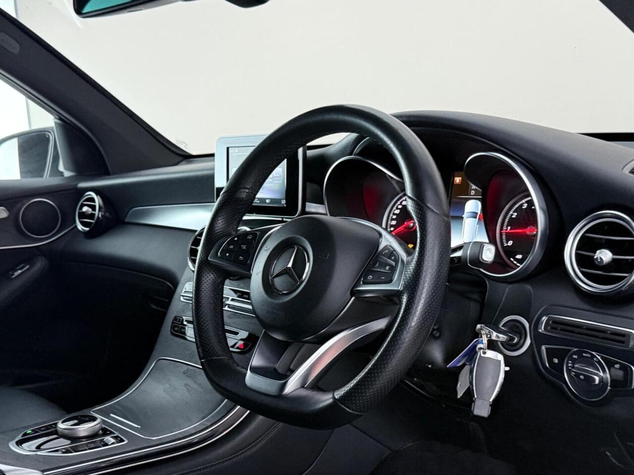 Mercedes-Benz GLC thumbnail Interior Front