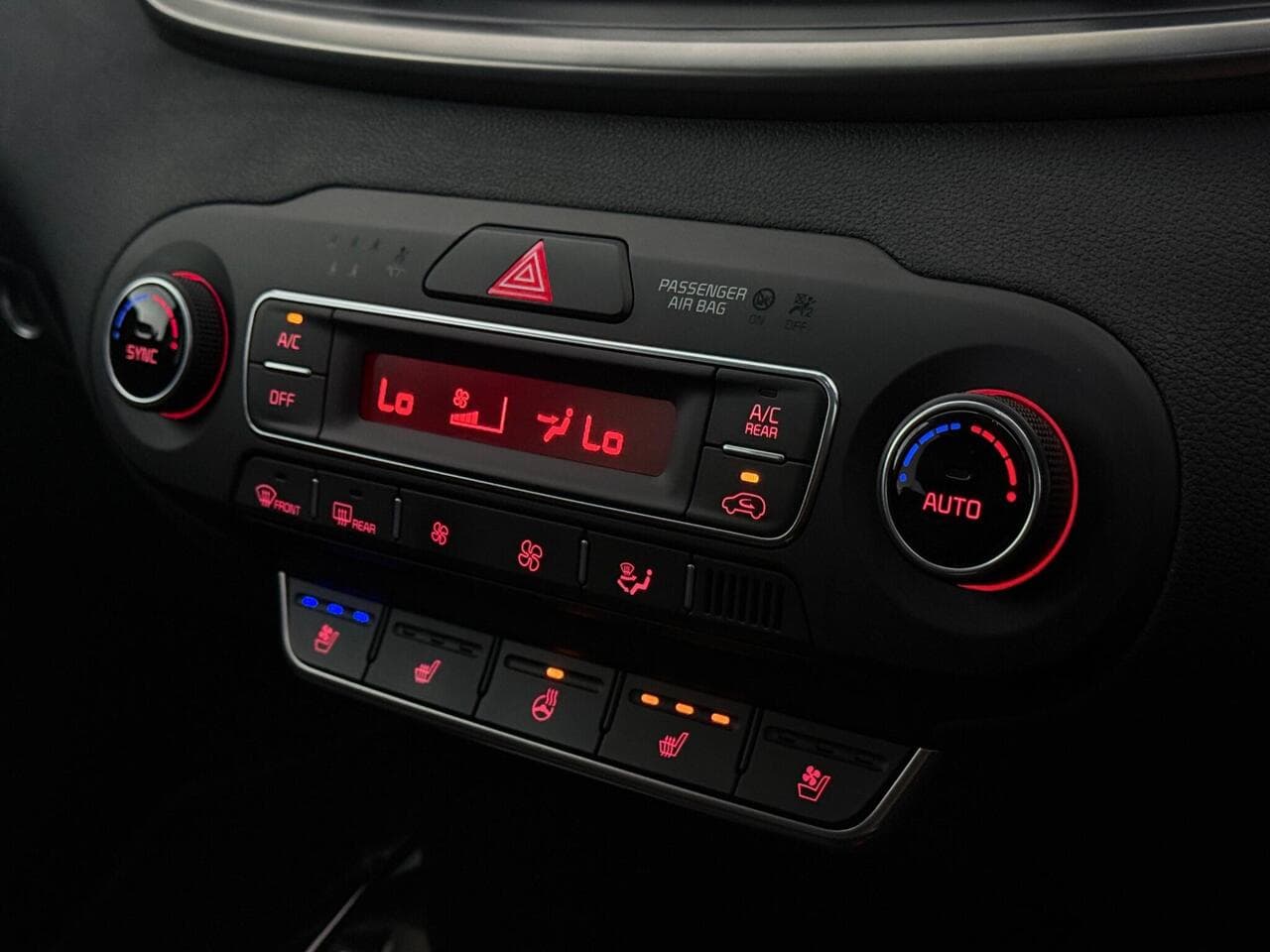 Kia Sorento thumbnail Infotainment System