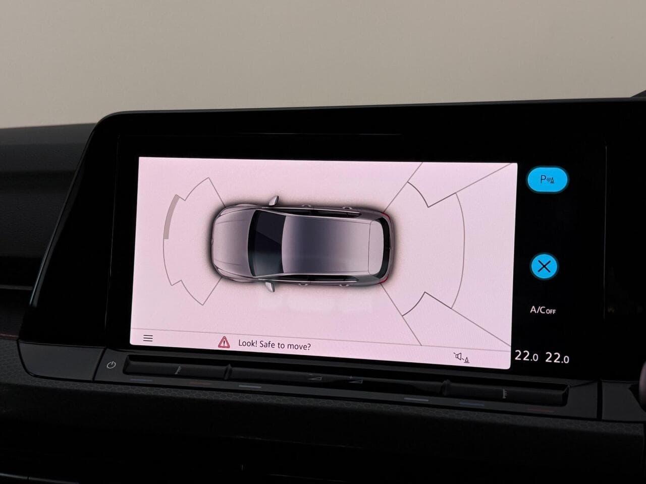 Volkswagen Golf thumbnail Infotainment System