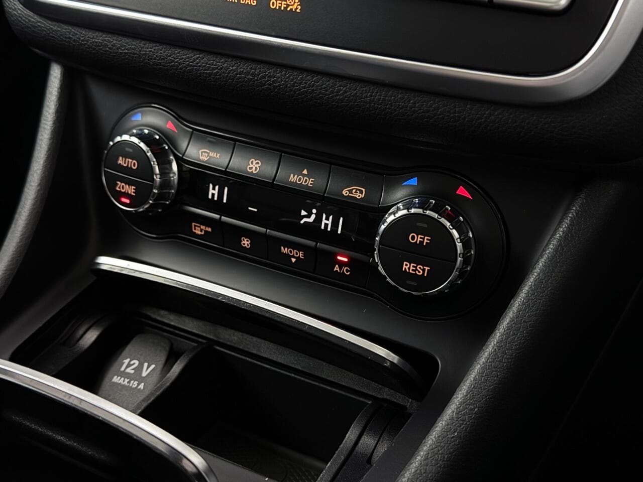 Mercedes-Benz GLA thumbnail Misc Controls
