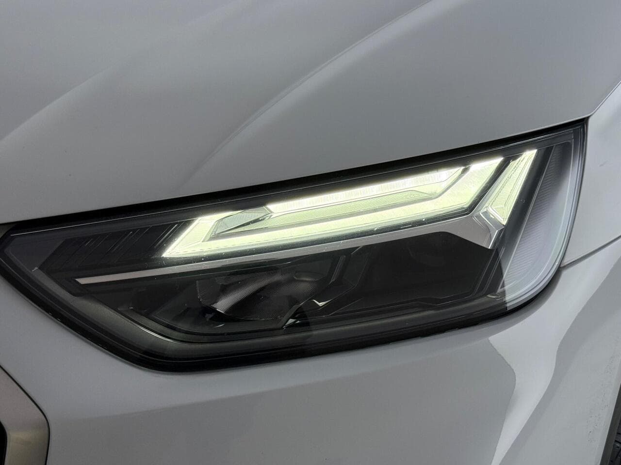 Audi Q5 thumbnail Lights Front