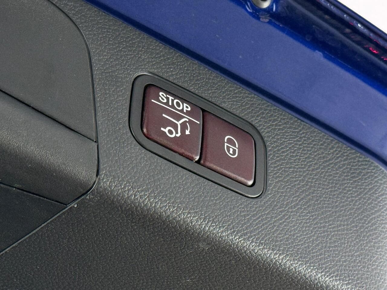Mercedes-Benz GLC thumbnail Misc Controls