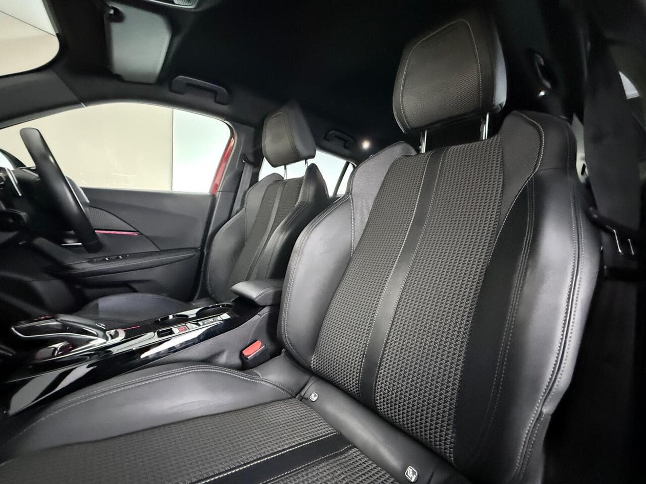 Peugeot 2008 thumbnail Seat Front Passenger