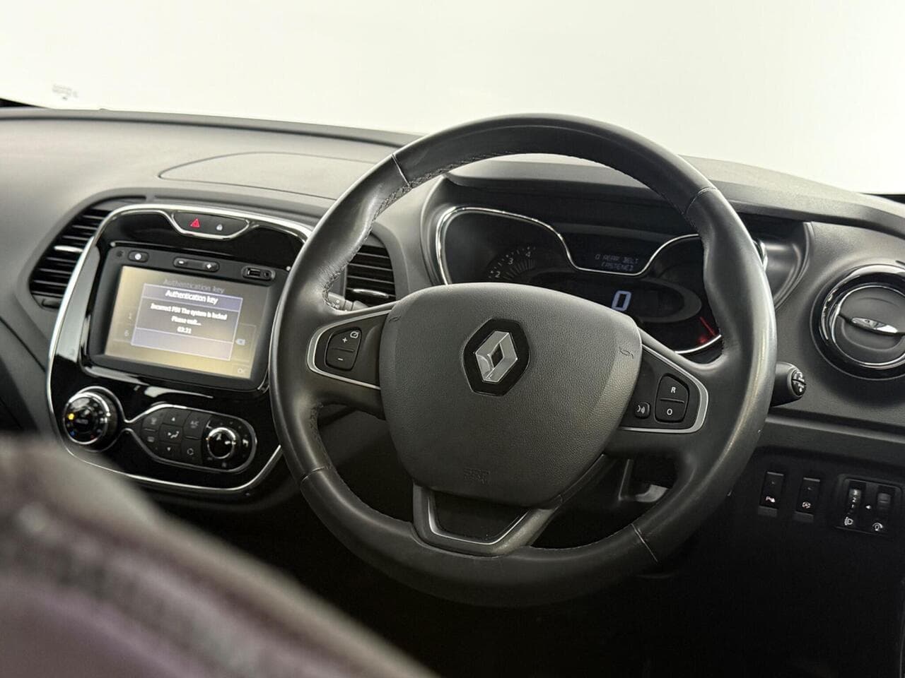 Renault Captur thumbnail Steering Wheel