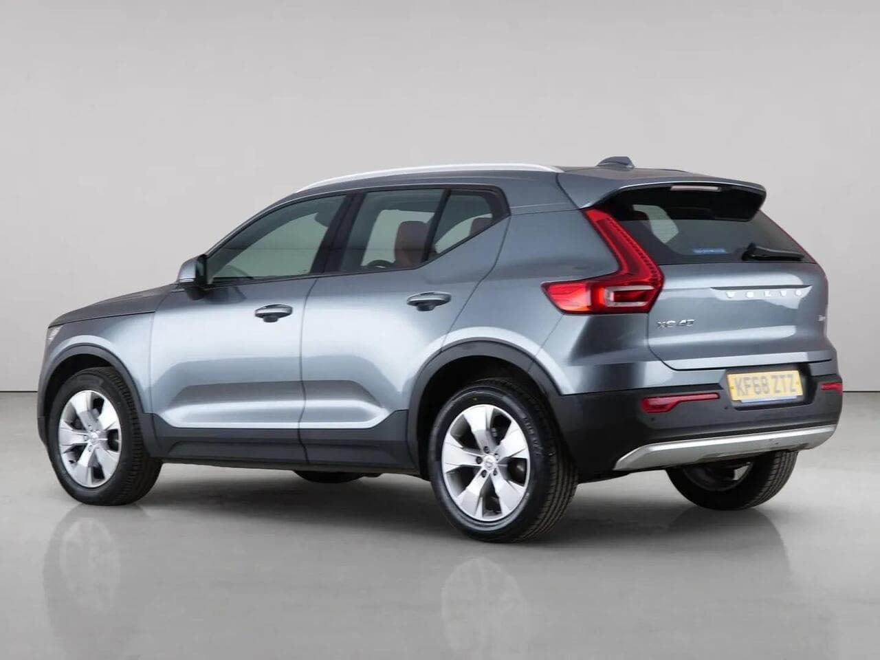 Volvo XC40 thumbnail Rear Left