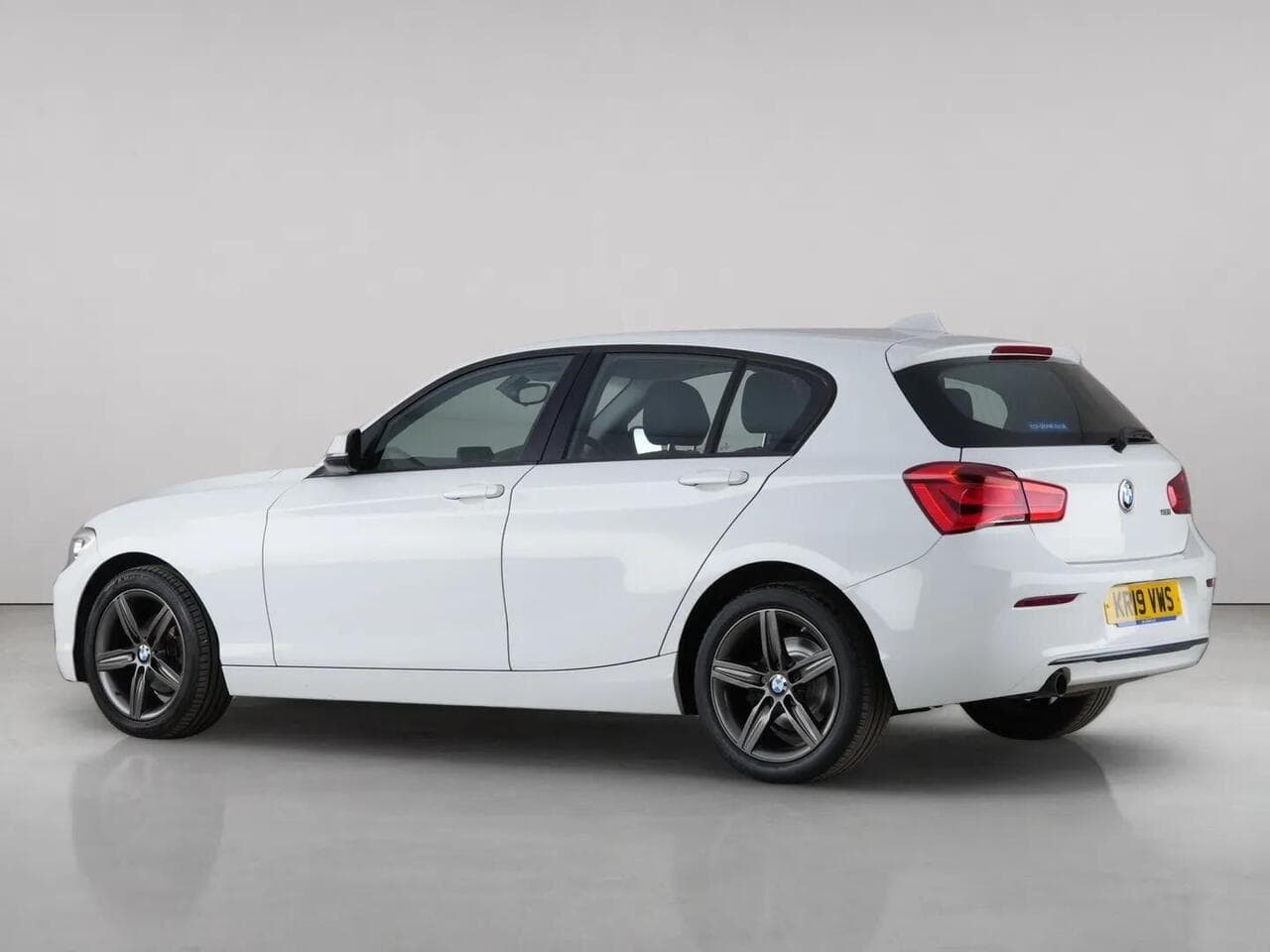 BMW 1 Series thumbnail Side Left